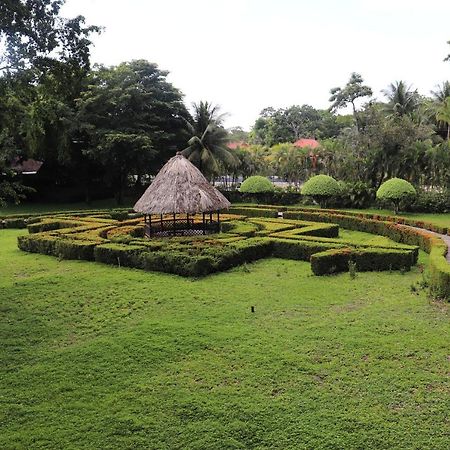 Hotel Mansion Del Rio Rio Dulce Exterior photo