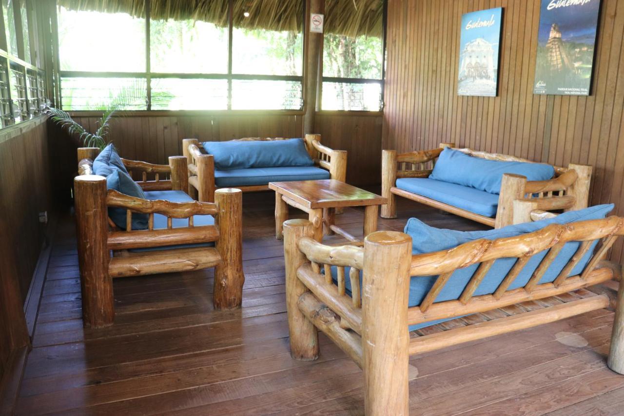 Hotel Mansion Del Rio Rio Dulce Exterior photo